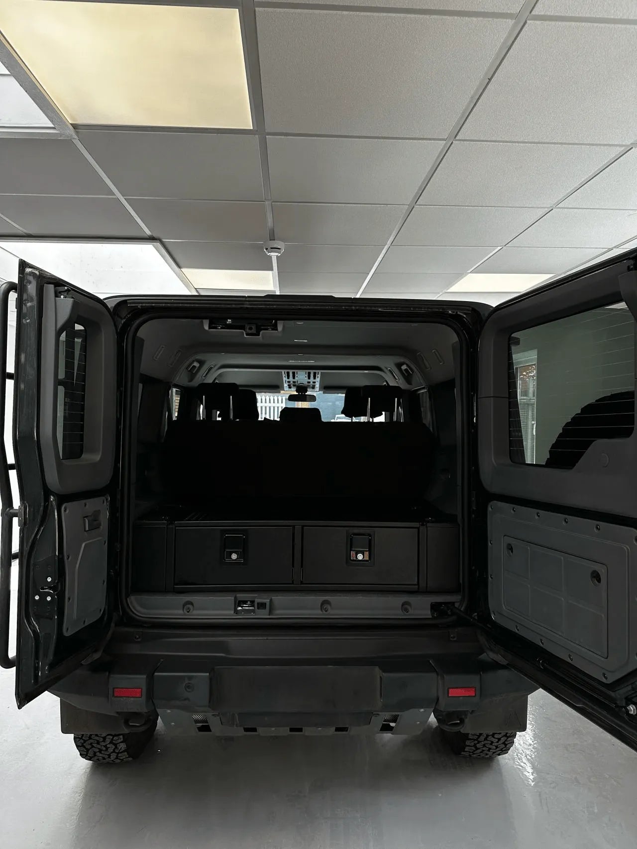 Tiroirs de rangement RUUUD pour l'aménagement INEOS GRENADIER 2023+ Utility Wagon, organisation pratique et robuste.