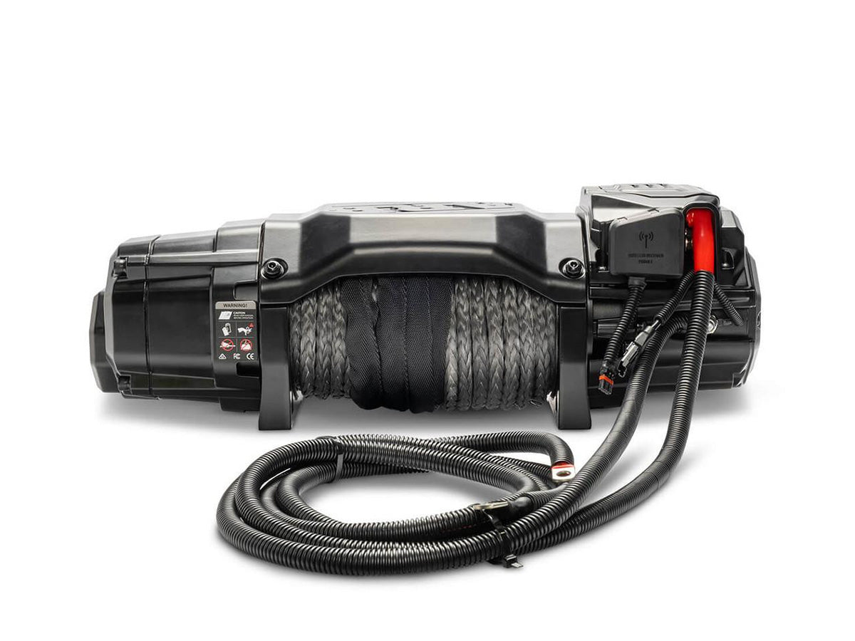 Treuil ARB 10S 4,5T 12V avec corde synthétique de 28m, conçu pour le dépannage tout-terrain et le remorquage.
