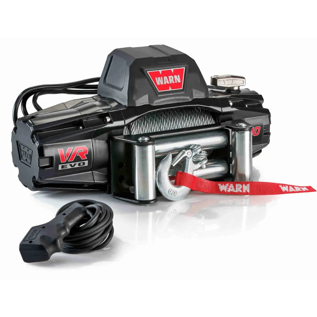 Treuil WARN VR-EVO 10S 4,5T avec câble synthétique, équipement robuste pour véhicules tout-terrain.