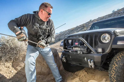 Treuil Warn VR-EVO 10S 4,5T avec câble synthétique, équipement robuste pour 4x4 et activités tout-terrain.
