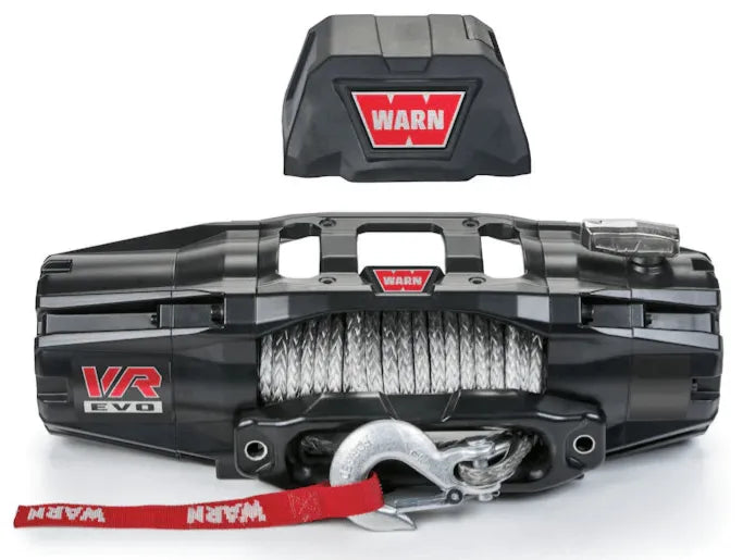 Treuil Warn VR-EVO 12S 5,4T avec câble synthétique, pour véhicules 12V, affichant le treuil robuste et électrique.