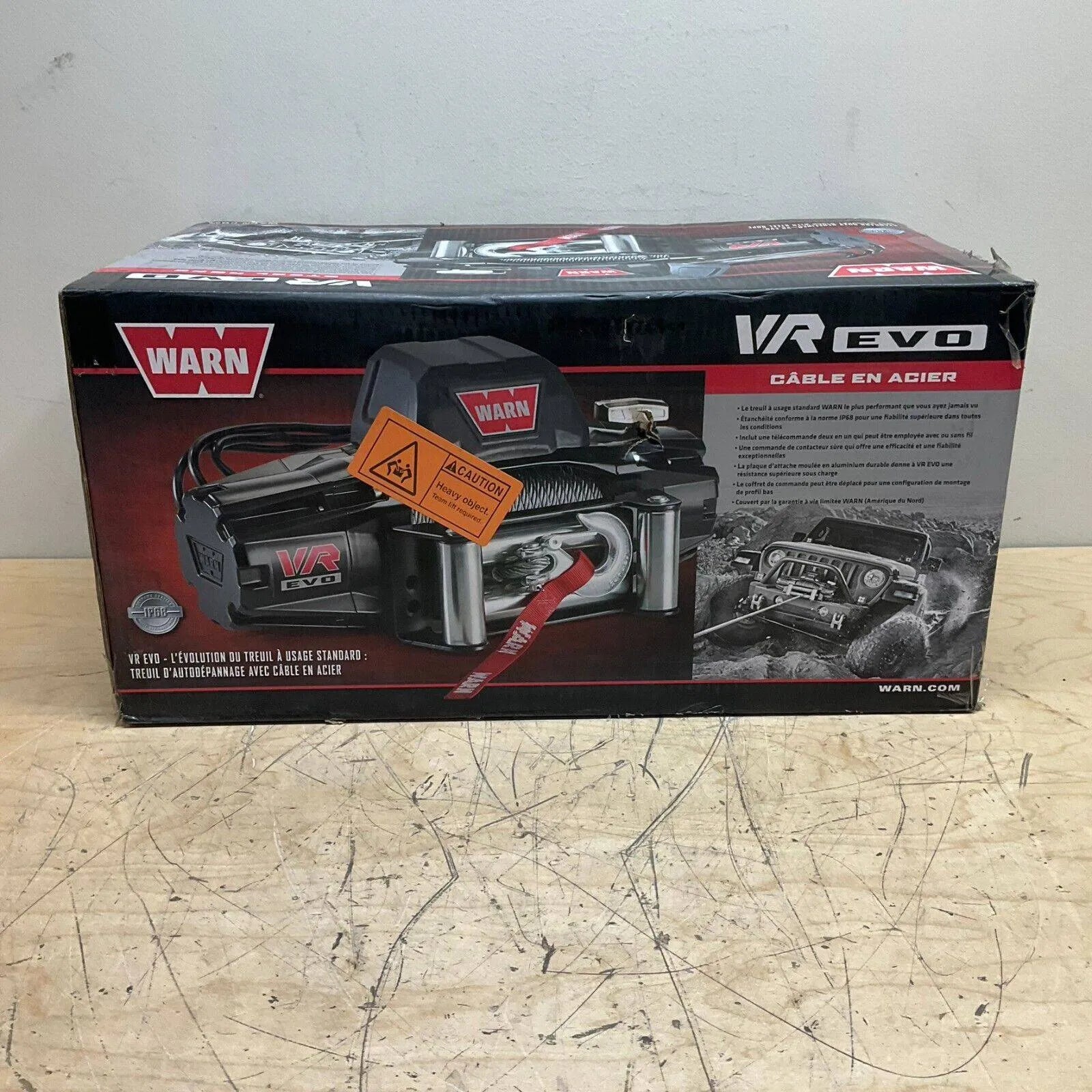 Treuil Warn VR-EVO 8 de 3,6 tonnes, 12V avec câble en acier, pour véhicules tout-terrain et travaux lourds.