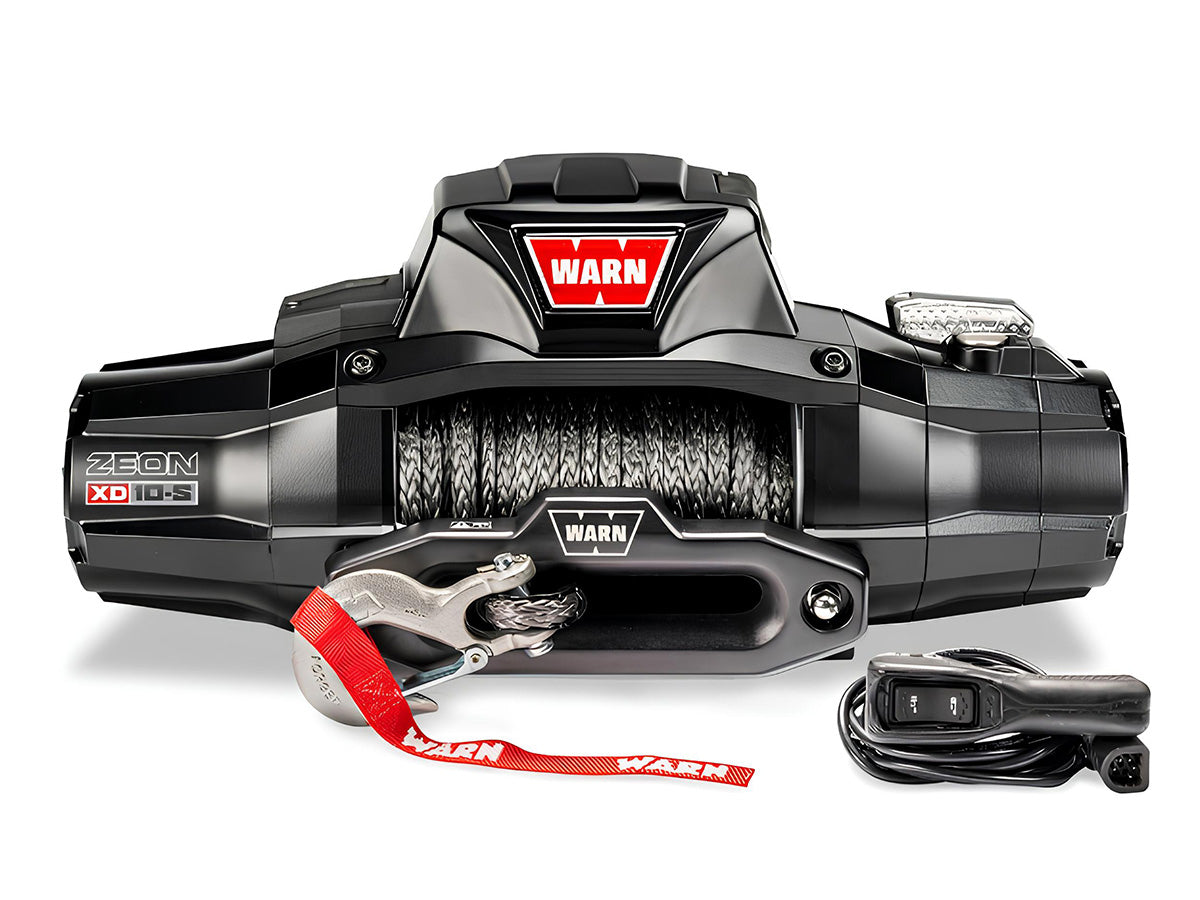 Treuil Warn Zeon XD10-S 4536kg avec corde synthétique 12V, équipement robuste pour véhicules tout-terrain.