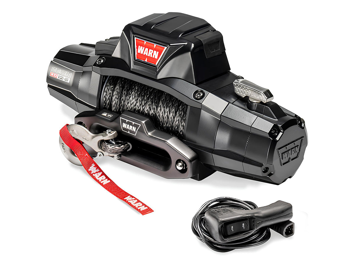 Treuil Warn Zeon XD12S 5,4T avec corde synthétique, sans fil, pour 4x4, équipement robuste pour le remorquage et l'extraction.
