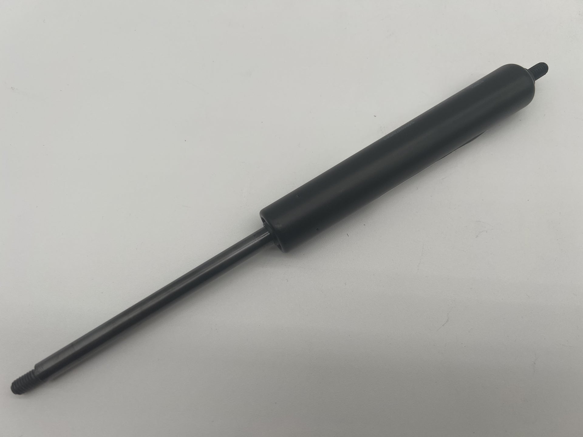 Vérin de capot N4 OFFROAD pour Mercedes Sprinter W907, mécanisme de support du capot, robuste et adapté à l'offroad.