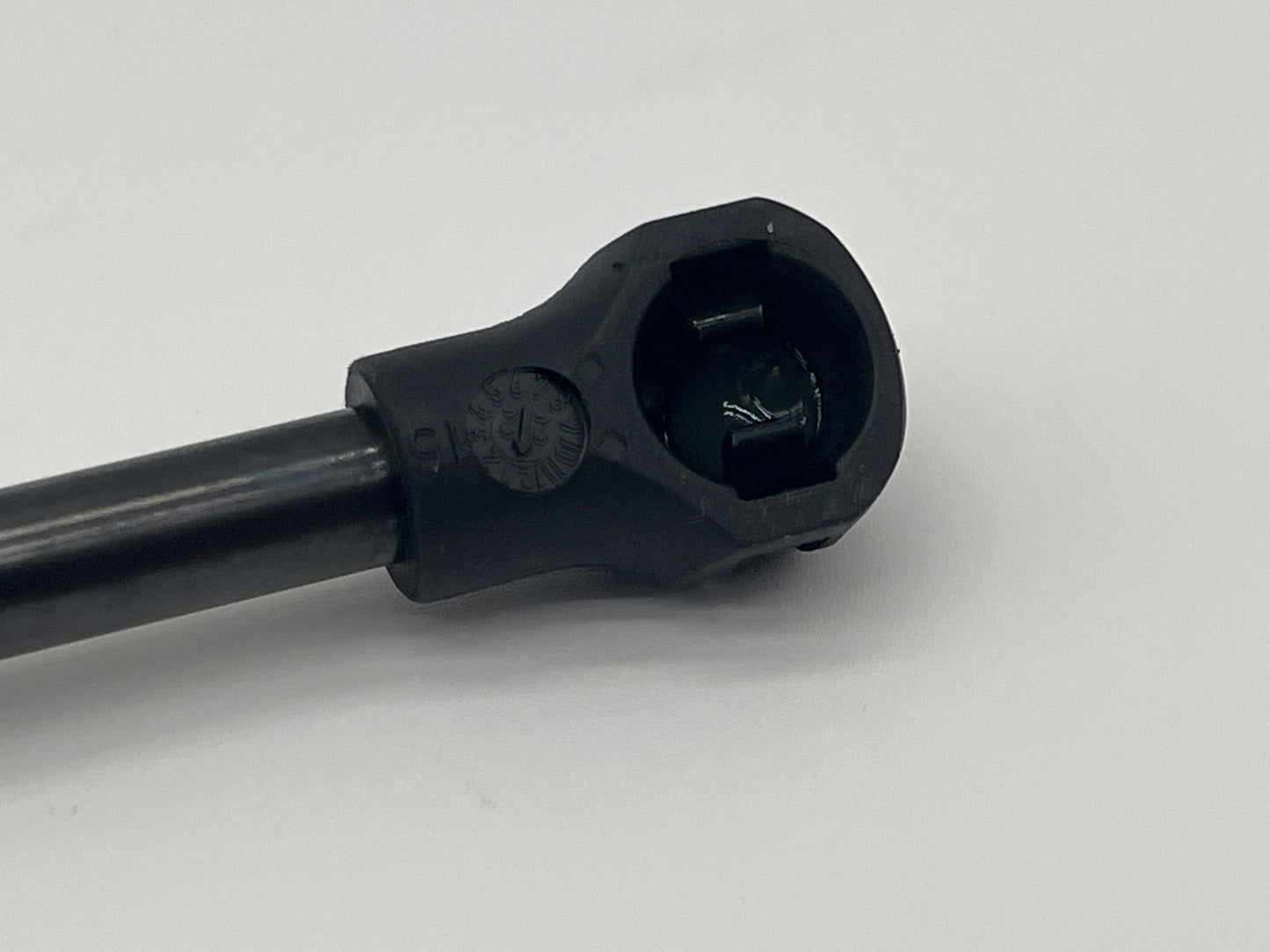 Vérins d'assistance N4 OFFROAD pour hayon Toyota HDJ100 N4-Offroad, montre les vérins adaptables sur le véhicule.