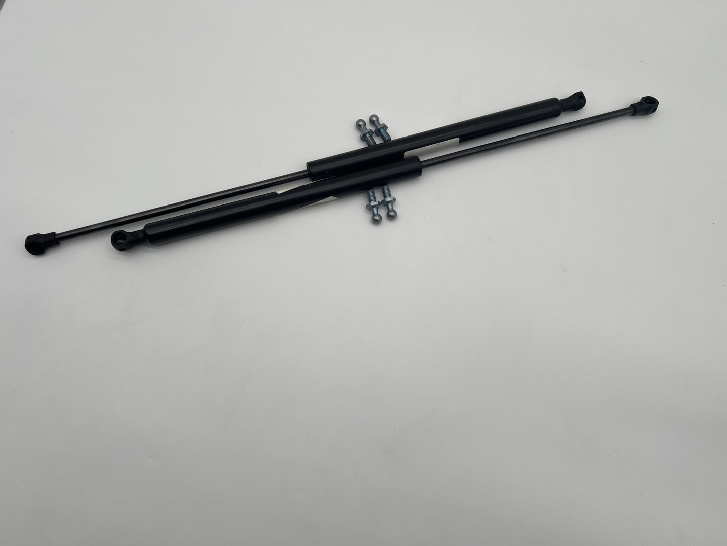 Vérins d'assistance renforcés HD pour hayon Toyota HDJ100 N4 OFFROAD, fixation robuste, utilisation en tout-terrain.