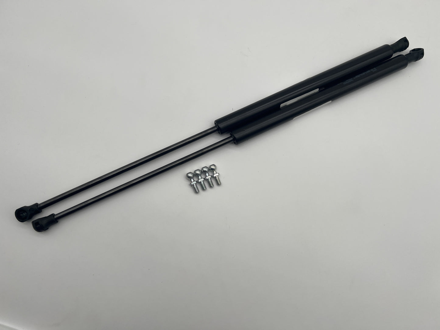 Vérins de hayon renforcés N4 OFFROAD pour Toyota HDJ80, assistance médium, image montrant les vérins installés sur le véhicule.