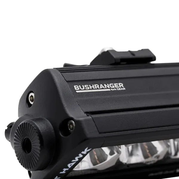 Barre LED Bushranger Night Hawk 43,5" série SR, éclairage LED robuste pour véhicules tout-terrain, noir avec lentilles.